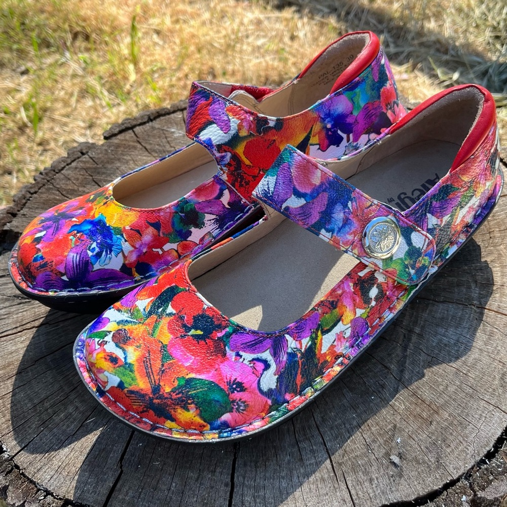 Like new Alegria floral Mary Jane shoes 9